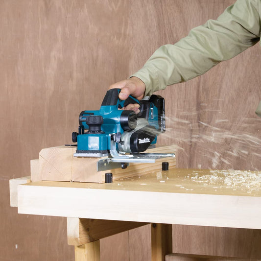 Makita DKP181ZJU 18V planer